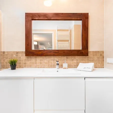 Jezioranskiego By Your Freedom ワルシャワ